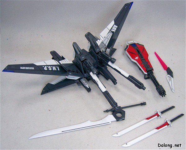 MG (009) 1/100 GAT-X105 STRIKE GUNDAM + I.W.S.P