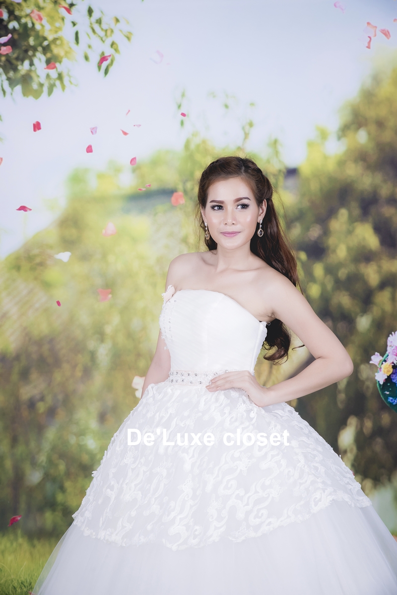 ชุดแต่งงานยาว เจ้าสาวใส่แล้วดูผอมเพรียวมากค่ะ พร้อมส่ง Size S-L