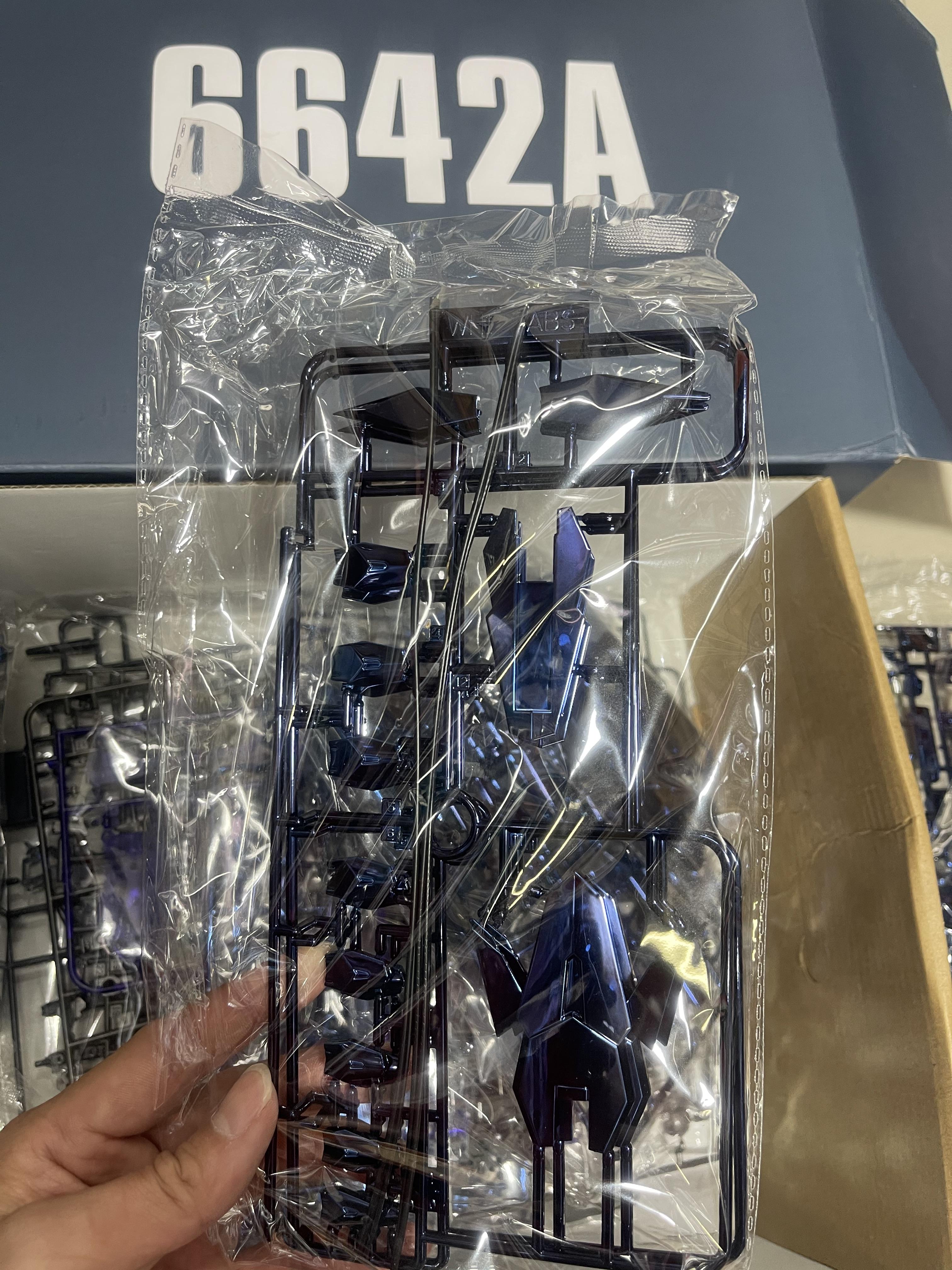 MG 1/100 RX-0 Unicorn Gundam 03 Phenex Narrative Black Ver. + MG Phenex Shield Tails Parts (6642A) [Daban]