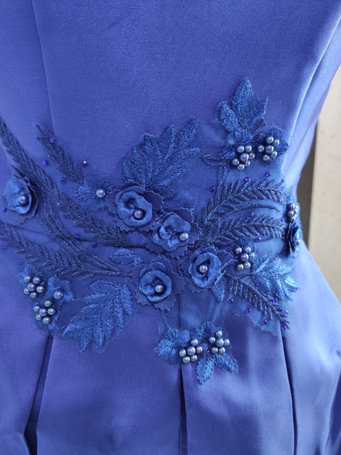 ชุดราตรีสั้น แขนกุด ผ้าไหมดัชเชส สีน้ำเงิน พร้อมส่ง L