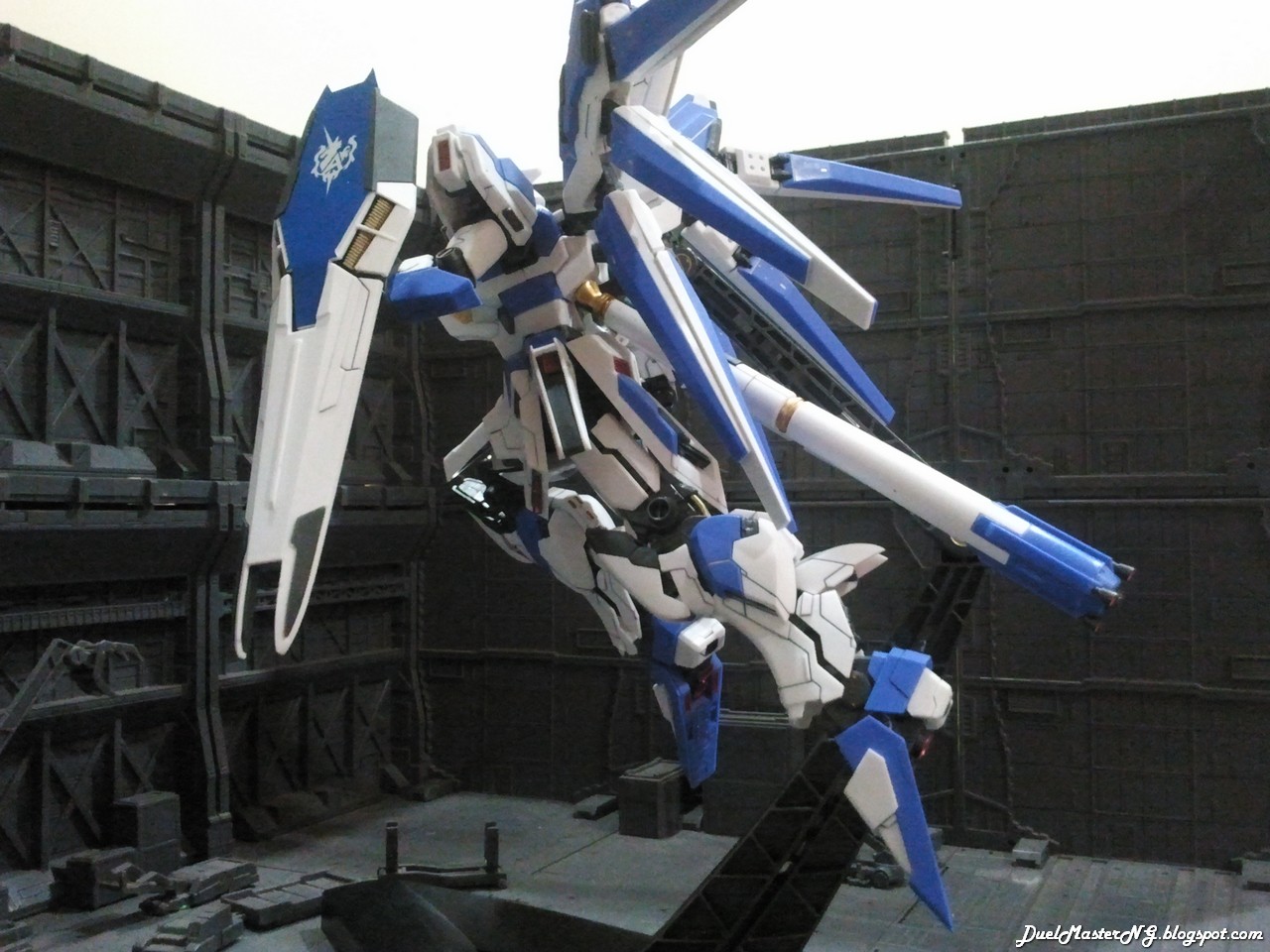 MG (G001) 1/100 RX-93-V2 Hi-V Gundam / Hi-V E-V-O