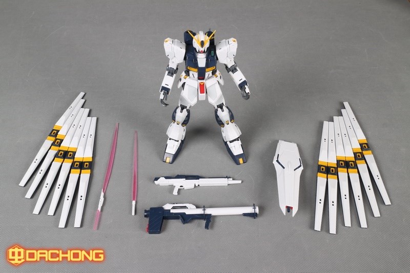 MG 1/100 (6619) Nu Gundam Ver.Ka (x12 Fin Funnels + Red Psycho Frame + Effect Part)