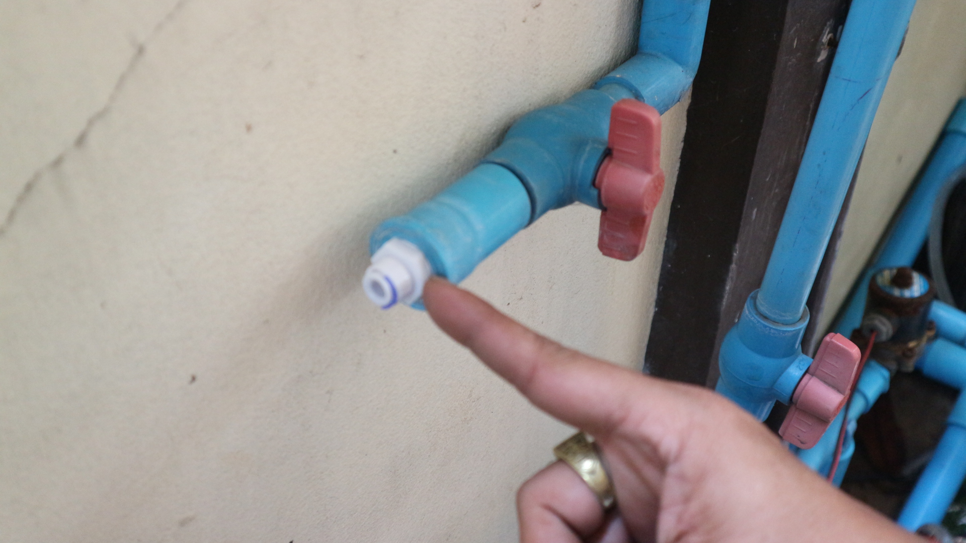 03-DNT-PC0204 ข้อต่อพลาสติกเกลียวนอก 1/2 นิ้ว x เสียบสาย 6 มม. ( 2 หุน ) SKU-665