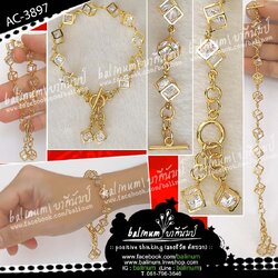 สร้อยข้อมือตุ้งติ้ง รูปกล่องคริสตัล งานชุบทอง 24K (สีเทียบเท่าทองจริง) งานพรีเมียมเกรดจิวเวลรี่ ไม่ลอกไม่ดำไม่เขียว ไม่คันไม่แพ้ไม่กัดผิว สไตล์เรียบหรูแบบมินิมอล ใส่ในชีวิตประจำวัน หรือใส่ออกงานก็ได้ ดูหรูหราแ ทอง (Gold)