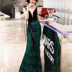 ชุดราตรียาว สายเดี่ยว สีเขียวมรกต กระโปรงทรงหางปลา ธีมGasby พร้อมส่ง L